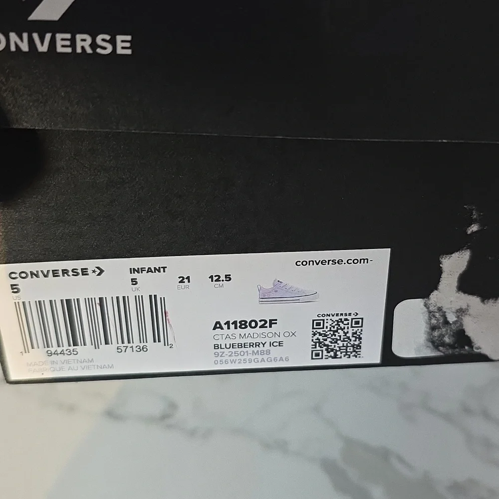 NEW Converse Chuck Taylor All Star Madisons - Size 5